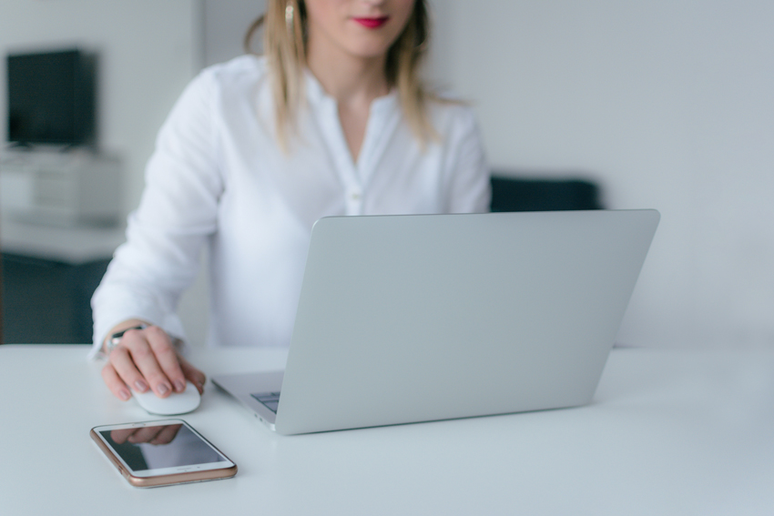 mujer tecnicas de posicionamiento seo